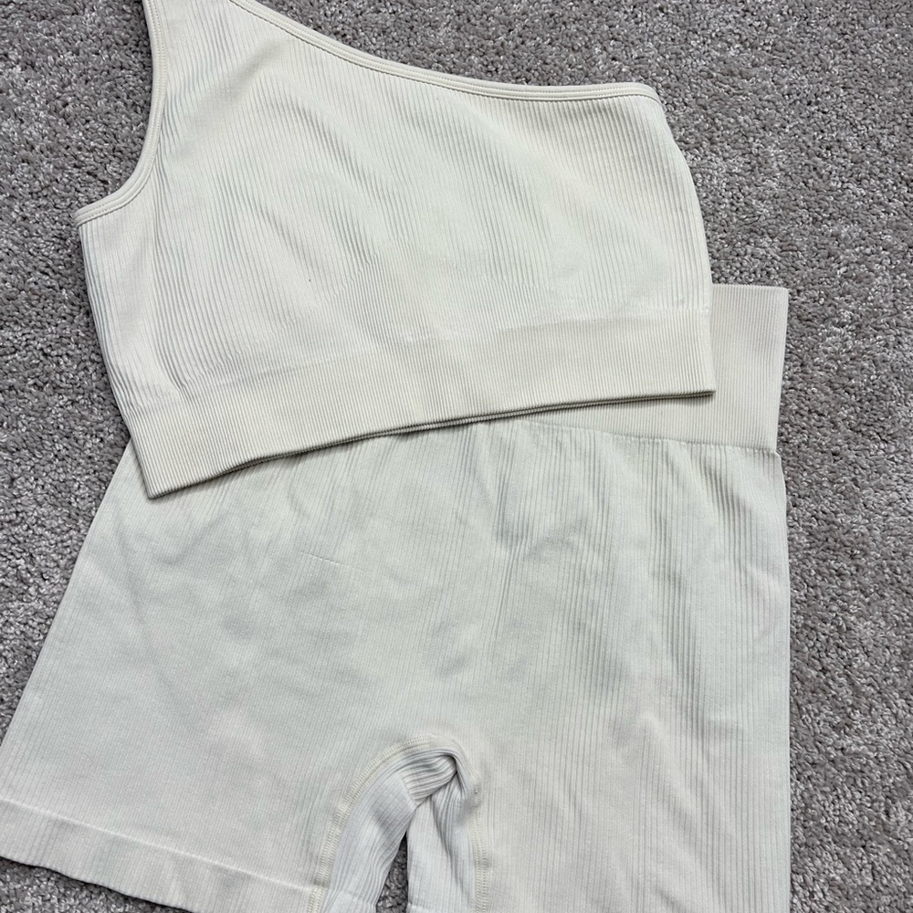 4-piece cream activewear set
